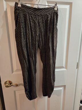 American Eagle Outfitters Black & Tan Chevron Jogger Pants